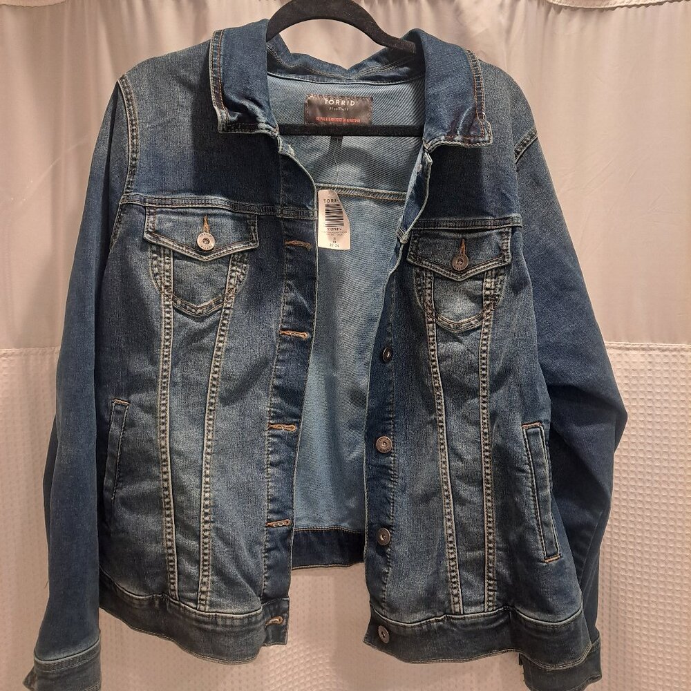 NWT Torrid Medium Wash Denim Trucker Jacket